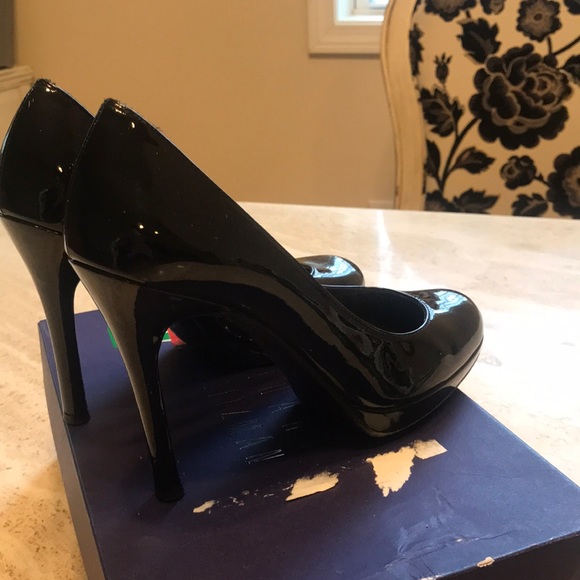 Stuart Weitzman Platswoon Black Soft Patent Pump - Picture 7 of 7